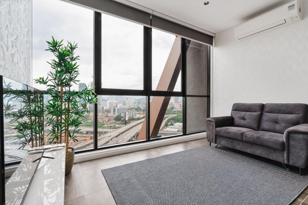 Scarletz Klcc Apartments By Soulasia Kuala Lumpur Exterior photo