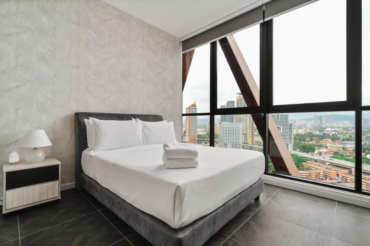 Scarletz Klcc Apartments By Soulasia Kuala Lumpur Exterior photo