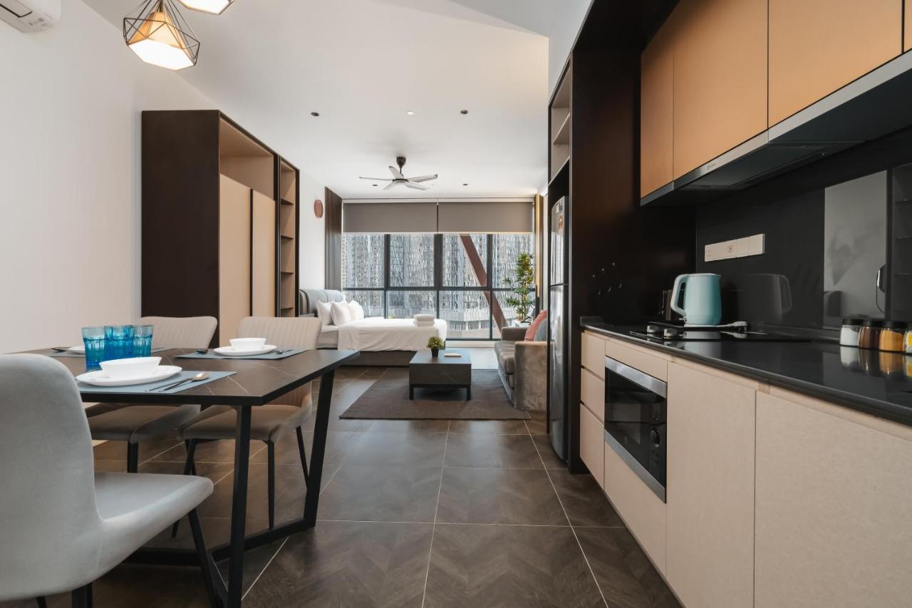 Scarletz Klcc Apartments By Soulasia Kuala Lumpur Exterior photo