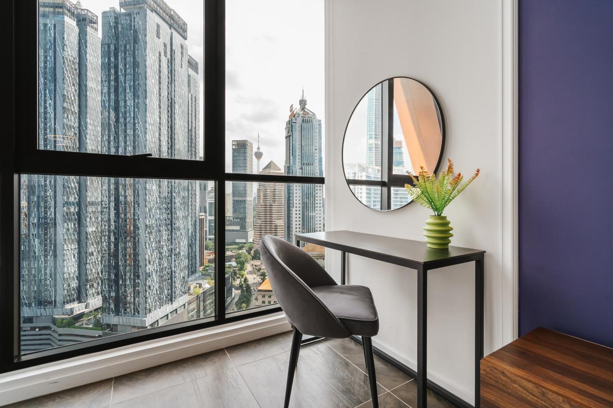 Scarletz Klcc Apartments By Soulasia Kuala Lumpur Exterior photo