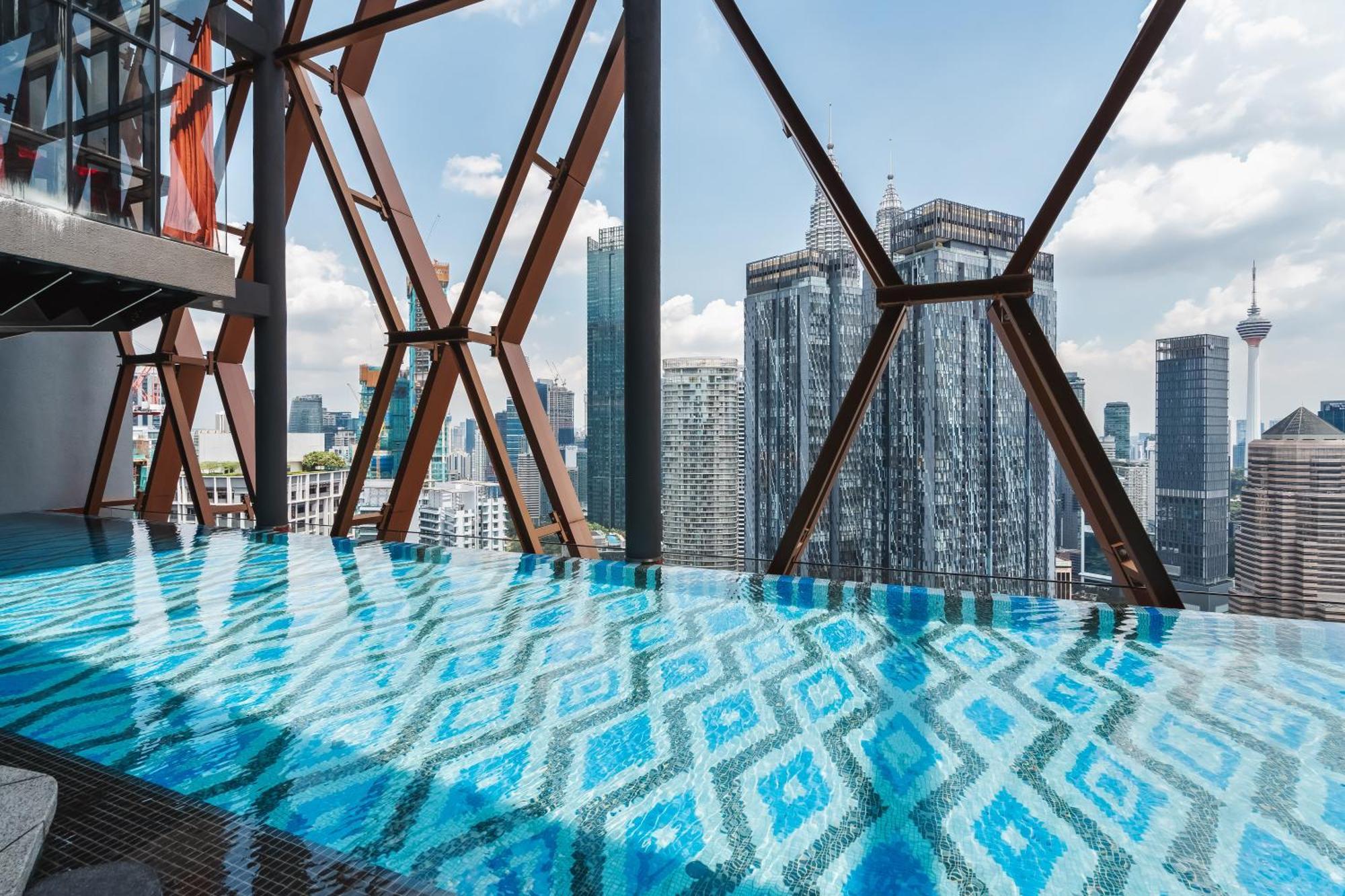 Scarletz Klcc Apartments By Soulasia Kuala Lumpur Exterior photo
